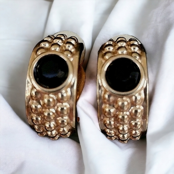 Vintage Mid Century Black Faceted Stone Clip Earrings - Picture 4 of 12